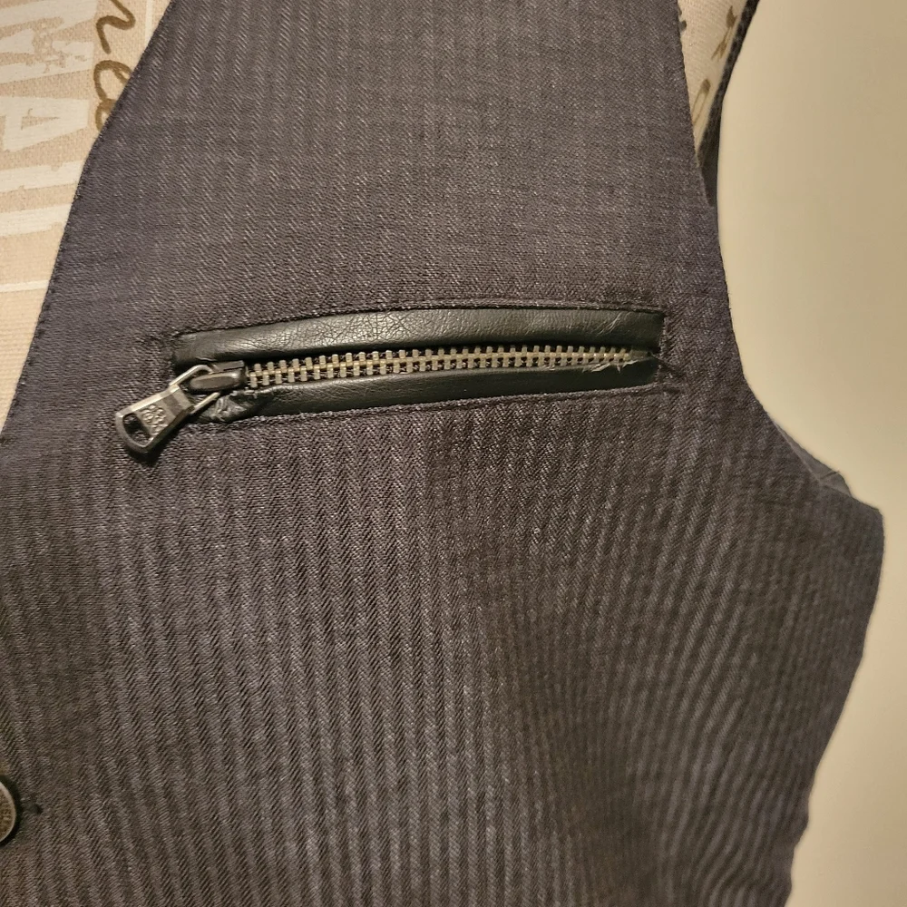 Rock & Republic Unisex Pinstripe Vest Sz Large‎